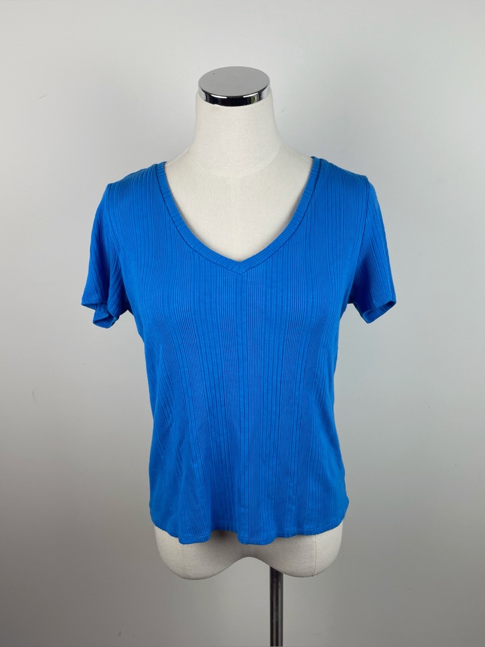 Cyrus Solid Blue Ribbed Knit Short Sleeve Top Women Large V Neck Casual